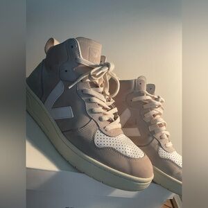 Veja Men’s HighTop Sneakers - US 11